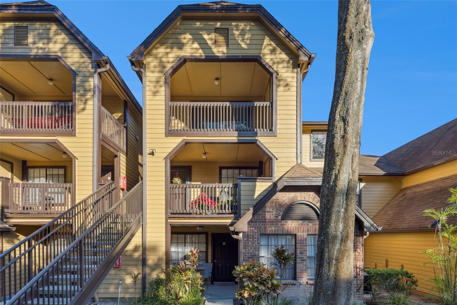 Photo of 415 LAKEPOINTE DRIVE #103 ALTAMONTE SPRINGS FL 32701