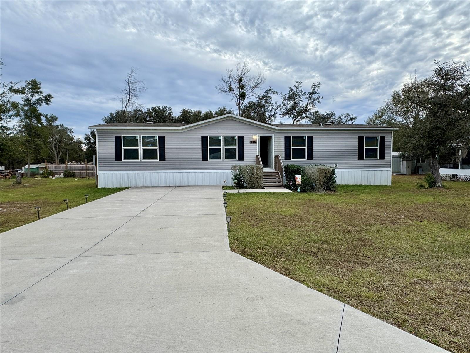Photo of 18472 SE 58TH PLACE OCKLAWAHA FL 32179