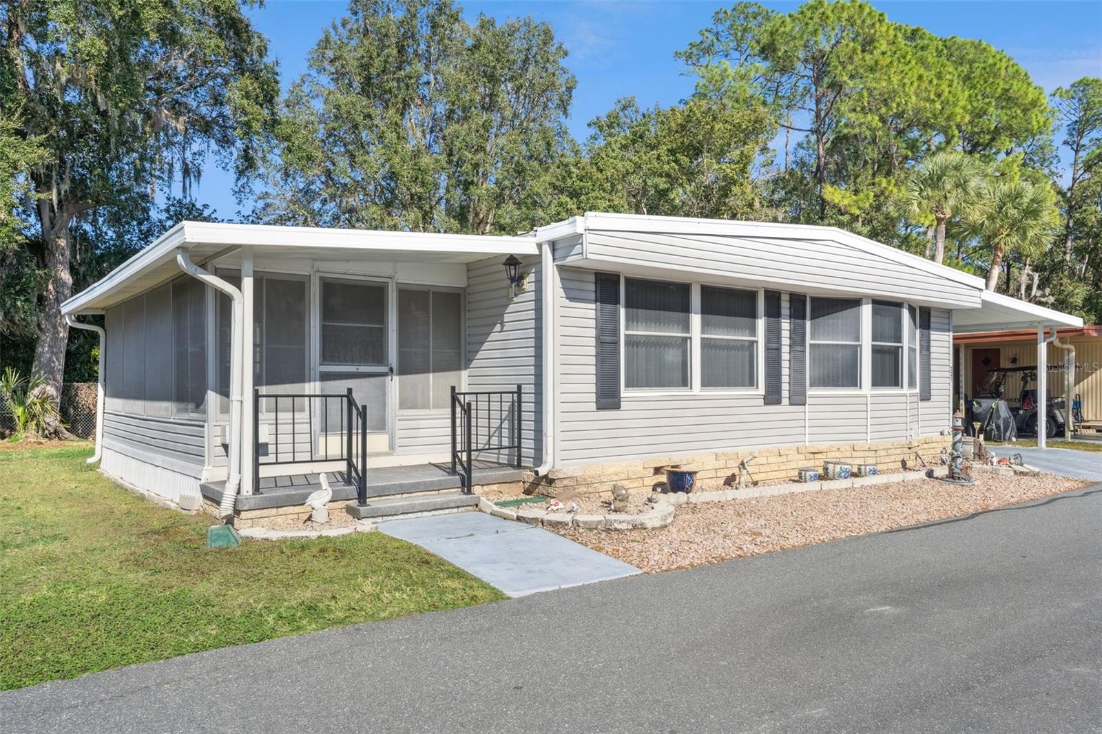 Photo of 221 PINEWOOD DRIVE EUSTIS FL 32726