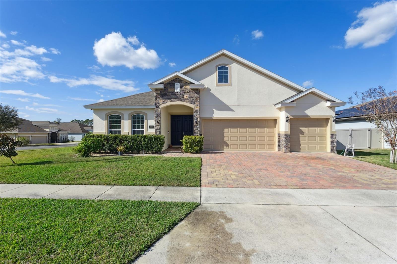 Photo of 523 BELLISSIMO PLACE HOWEY IN THE HILLS FL 34737