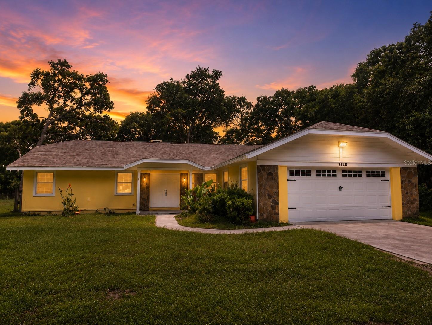 Photo of 7838 SLOEWOOD DRIVE MOUNT DORA FL 32757