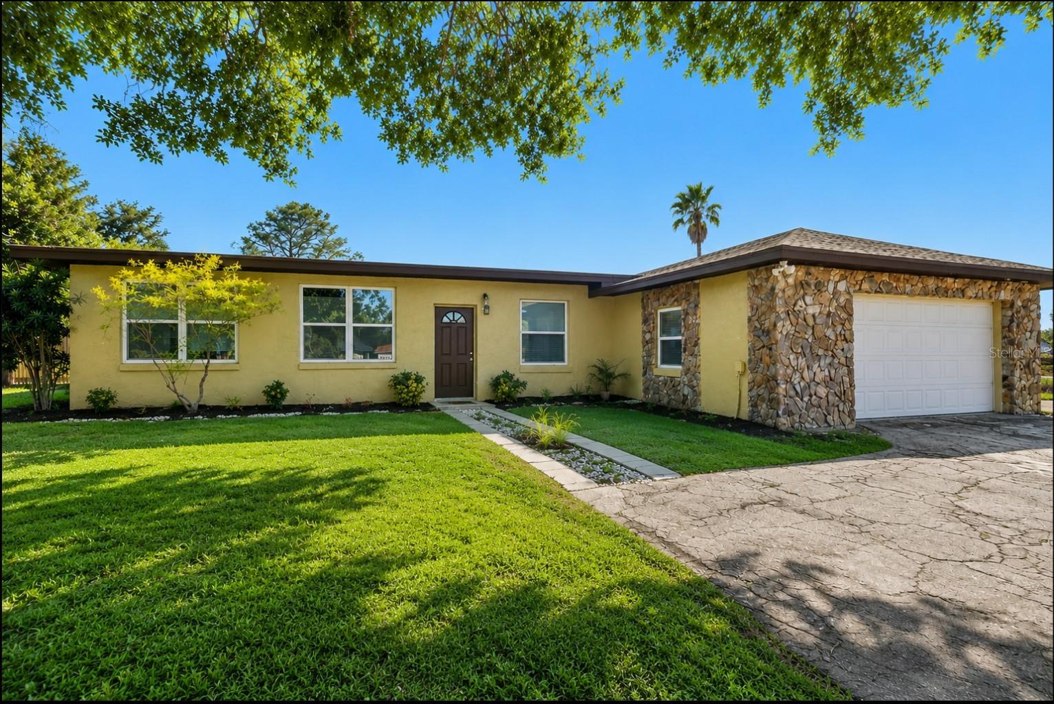 Photo of 8812 OAKWOOD DRIVE LAKE WALES FL 33898