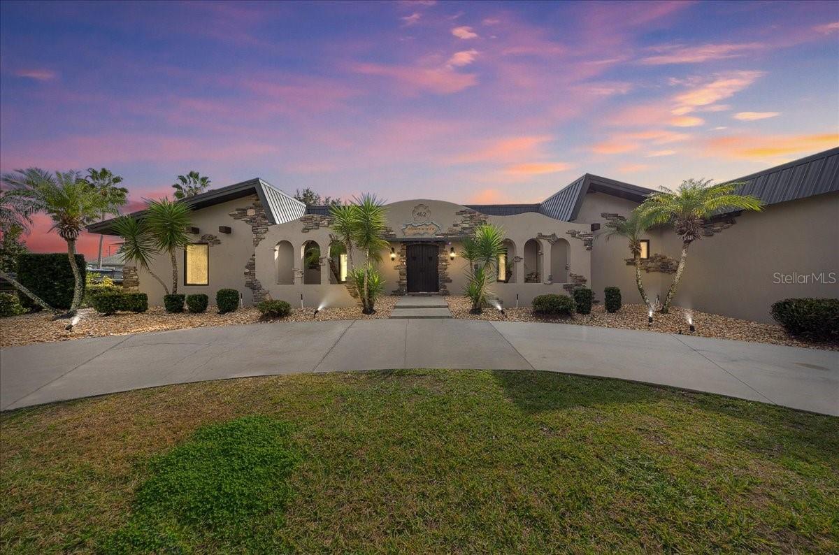 Photo of 452 SE PARADISE POINT ROAD CRYSTAL RIVER FL 34429
