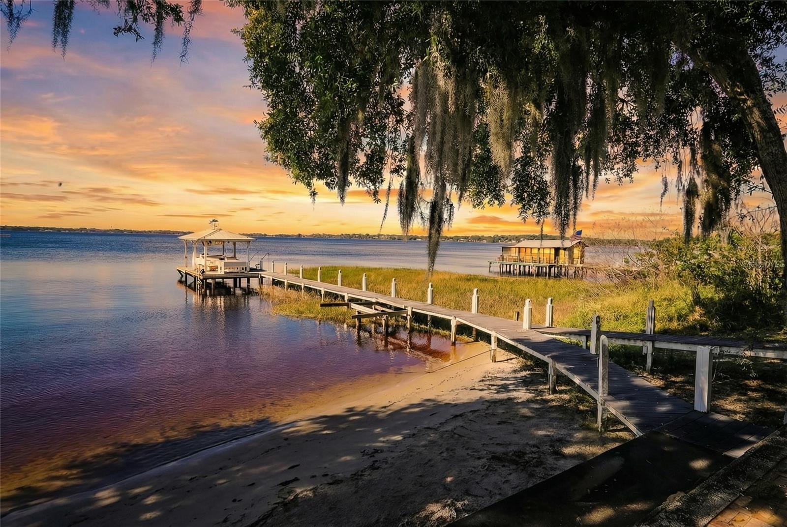 Photo of 103 S LAKESHORE DRIVE MINNEOLA FL 34715