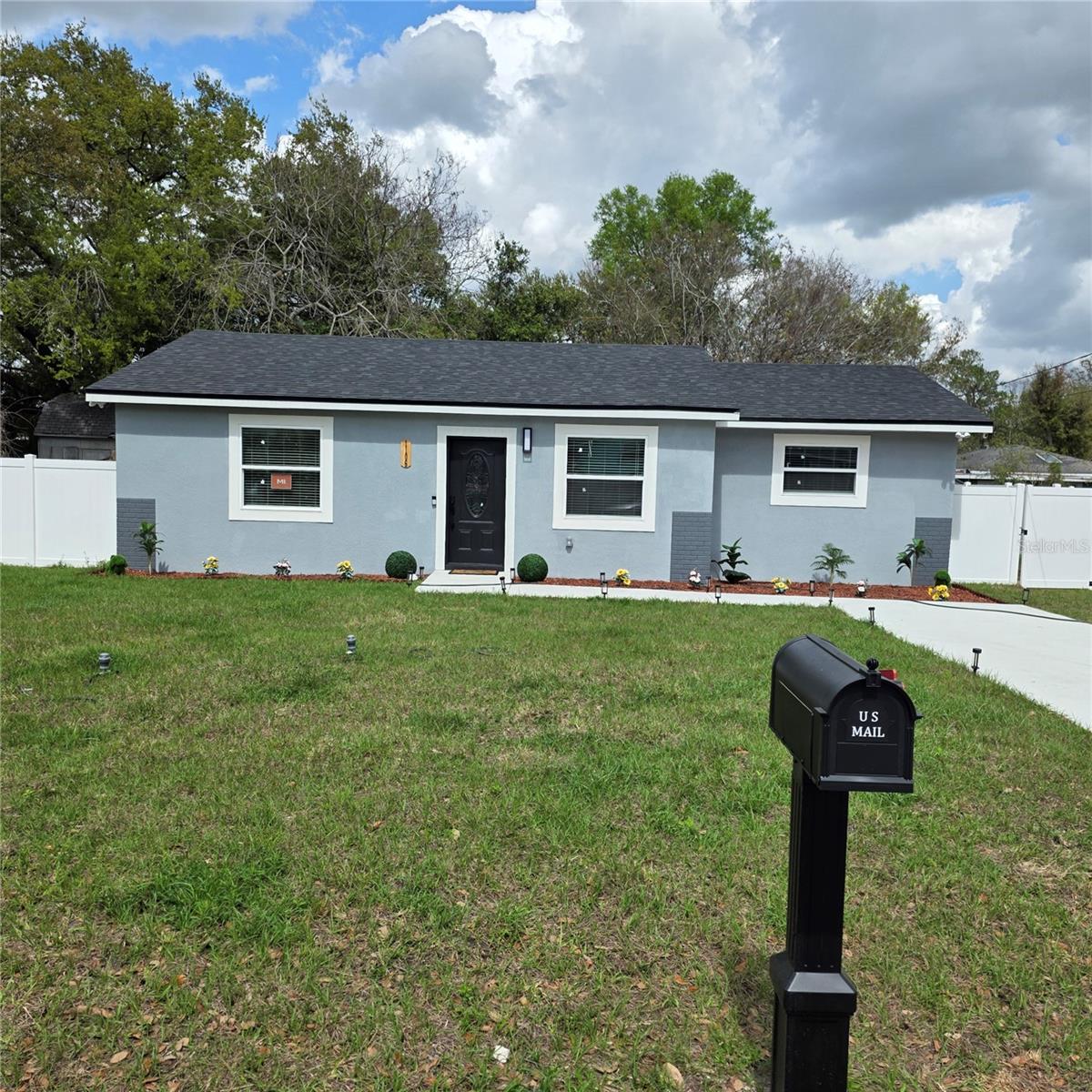 Photo of 1106 VALENCIA ROAD PLANT CITY FL 33563