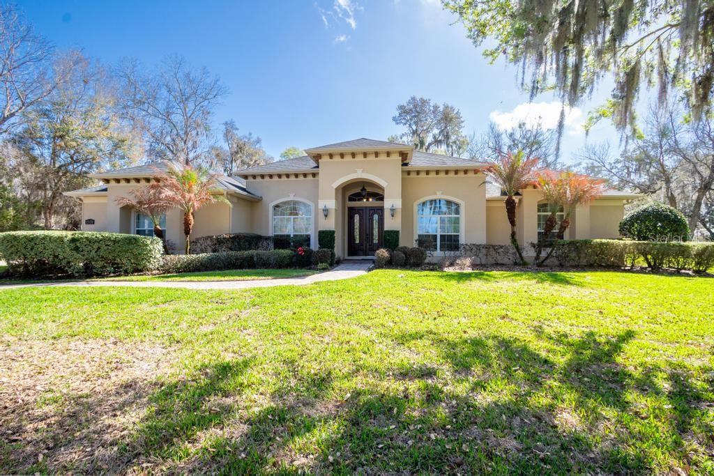Photo of 15950 SPLENDID OAKS LANE TAVARES FL 32778