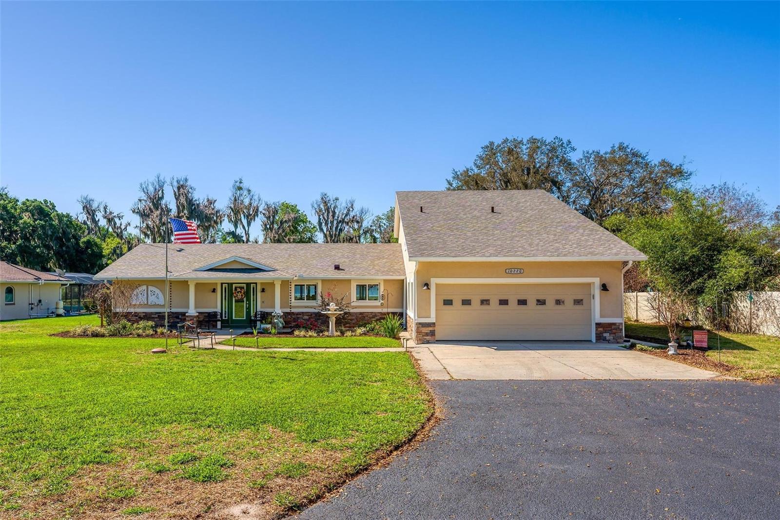 Photo of 10220 BUMBLEBEE LANE LEESBURG FL 34788