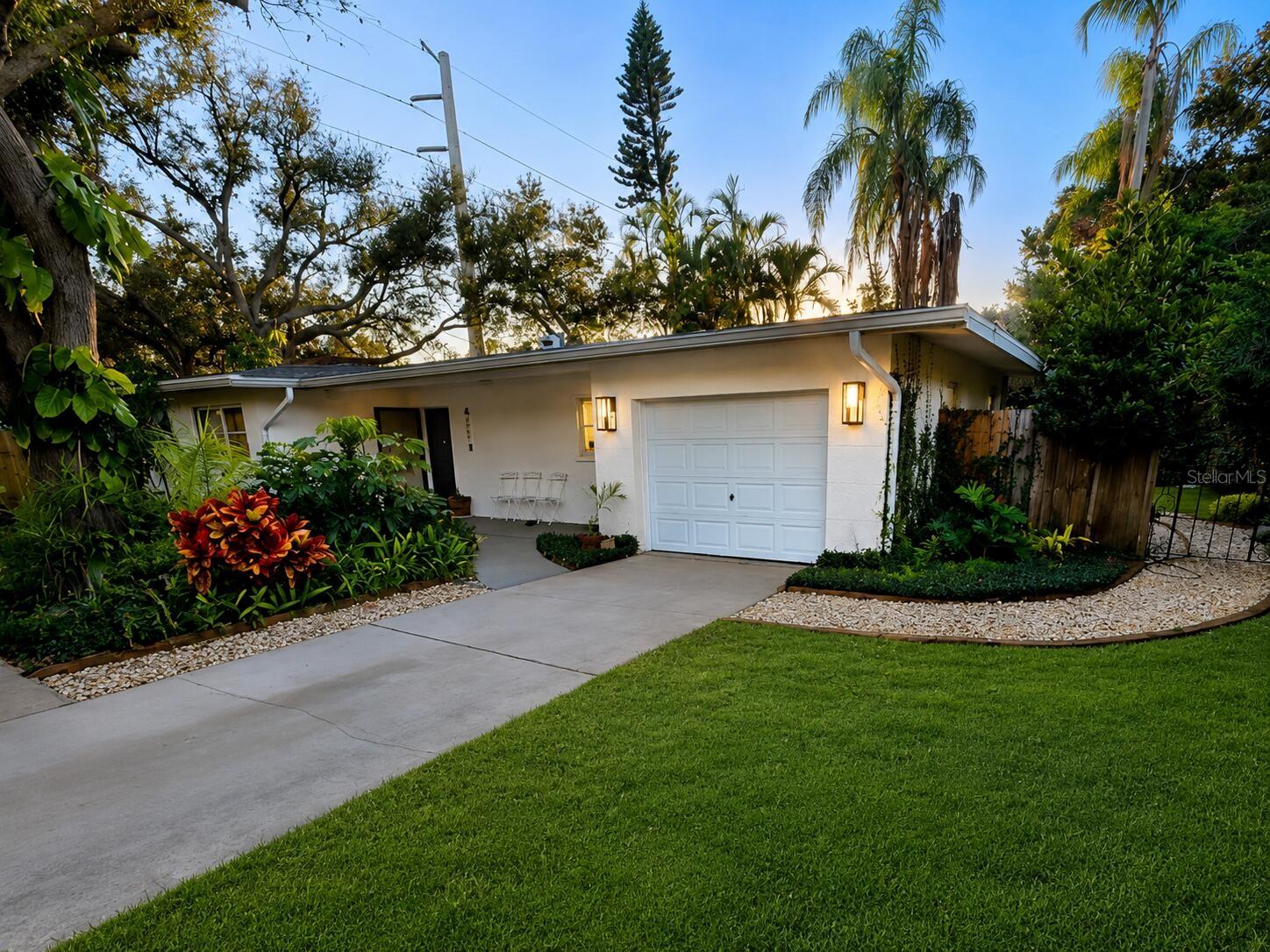 Photo of 4718 CRYSTAL AVENUE SARASOTA FL 34231