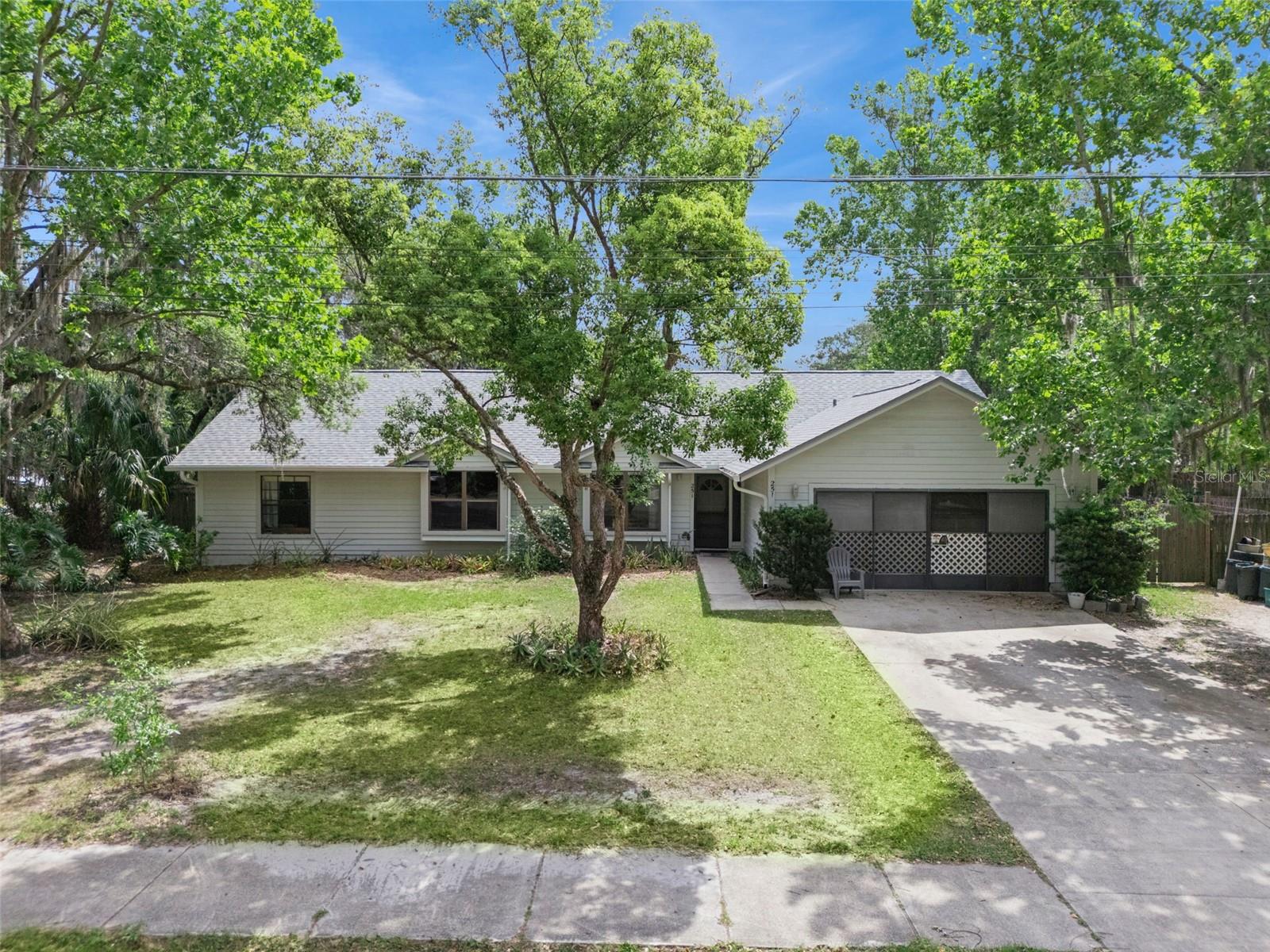 Photo of 251 AVENUE CHULUOTA FL 32766