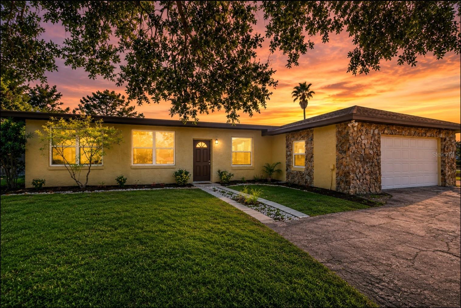 Photo of 8812 OAKWOOD DRIVE LAKE WALES FL 33898