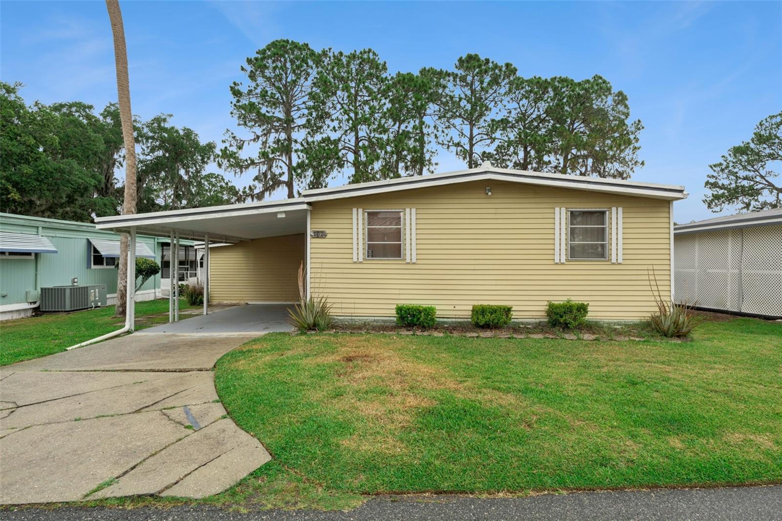 Photo of 102 PARKLAND DRIVE EUSTIS FL 32726