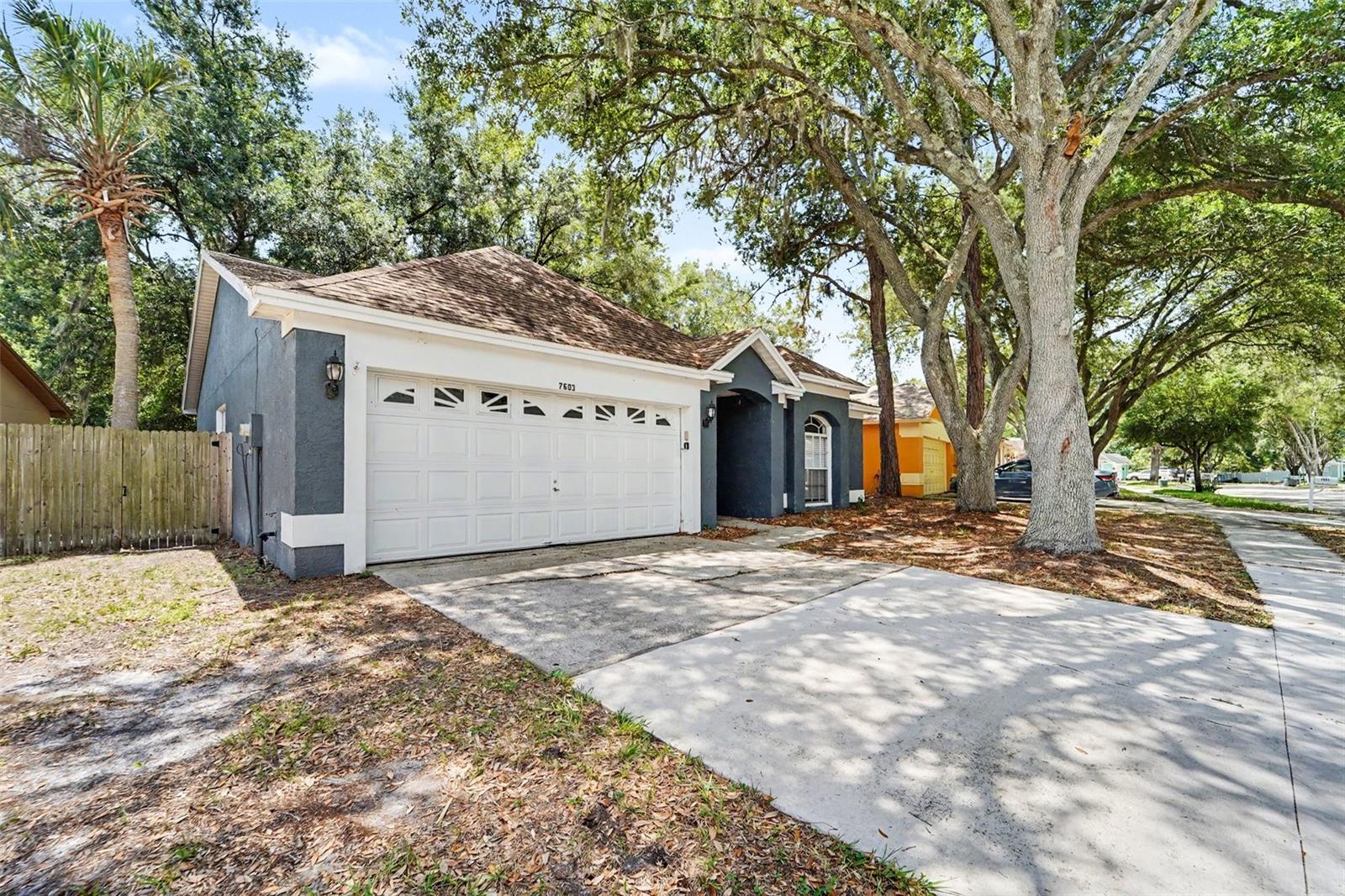 Photo of 7603 SAVANNAH LANE TAMPA FL 33637