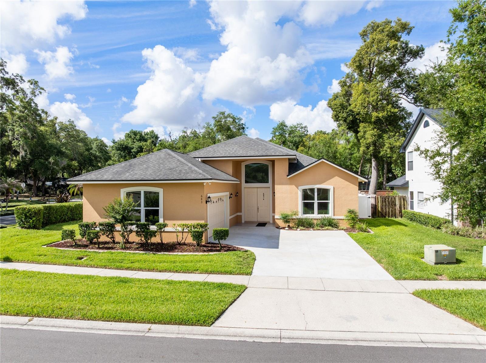 Photo of 683 OAK HOLLOW WAY ALTAMONTE SPRINGS FL 32714