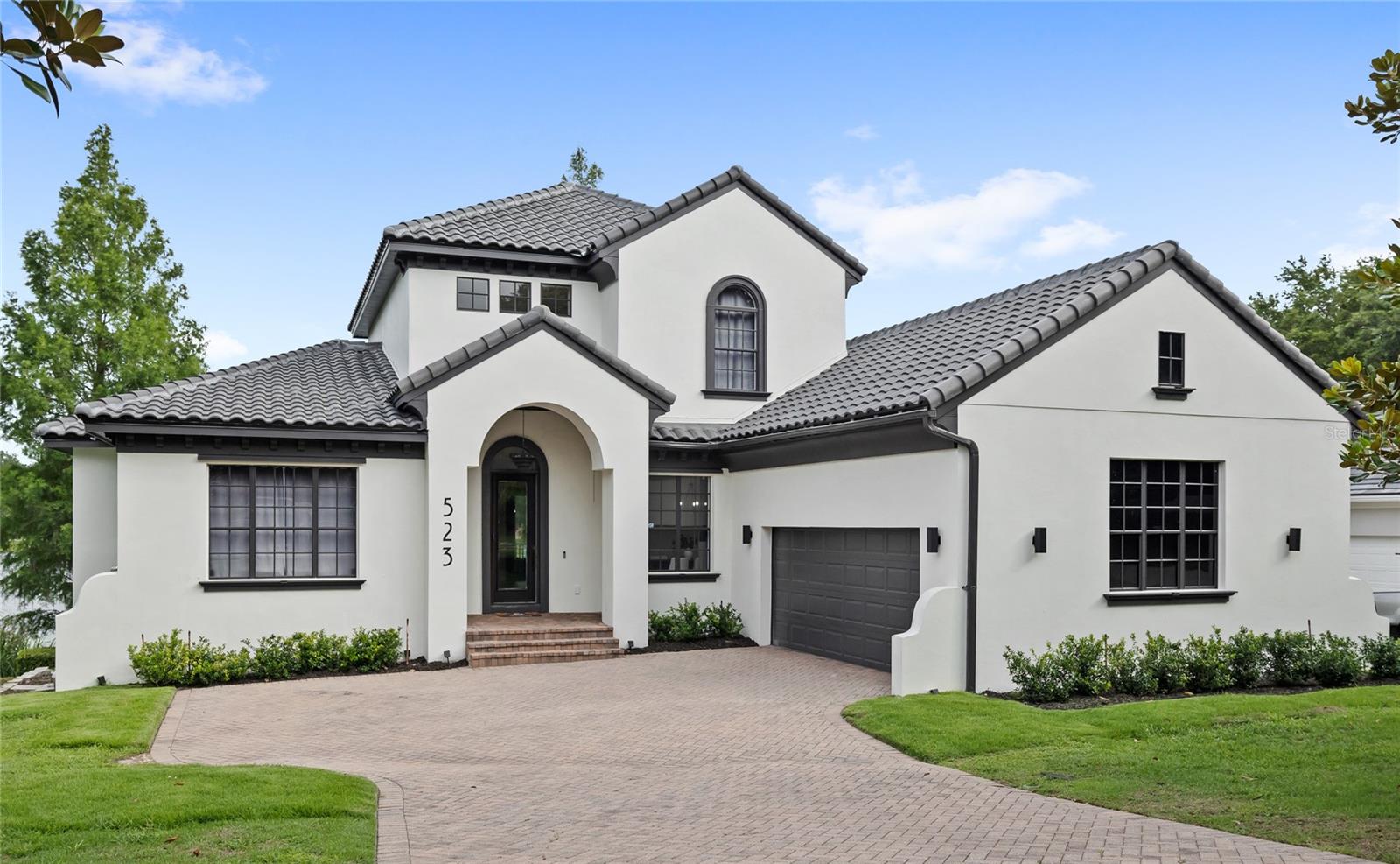 Photo of 523 W BLUE WATER EDGE DRIVE EUSTIS FL 32736