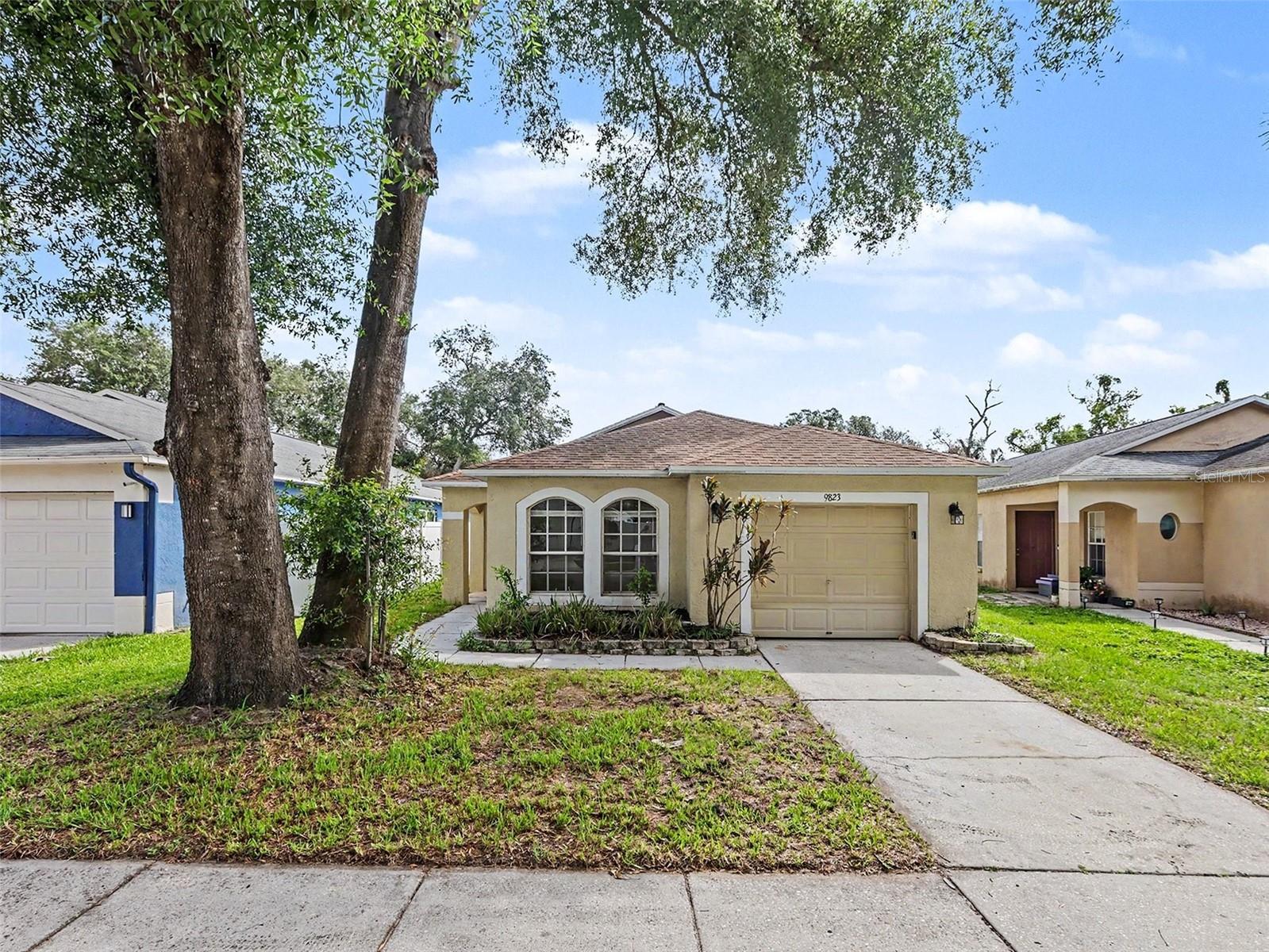 Photo of 9823 MORRIS GLEN WAY TAMPA FL 33637