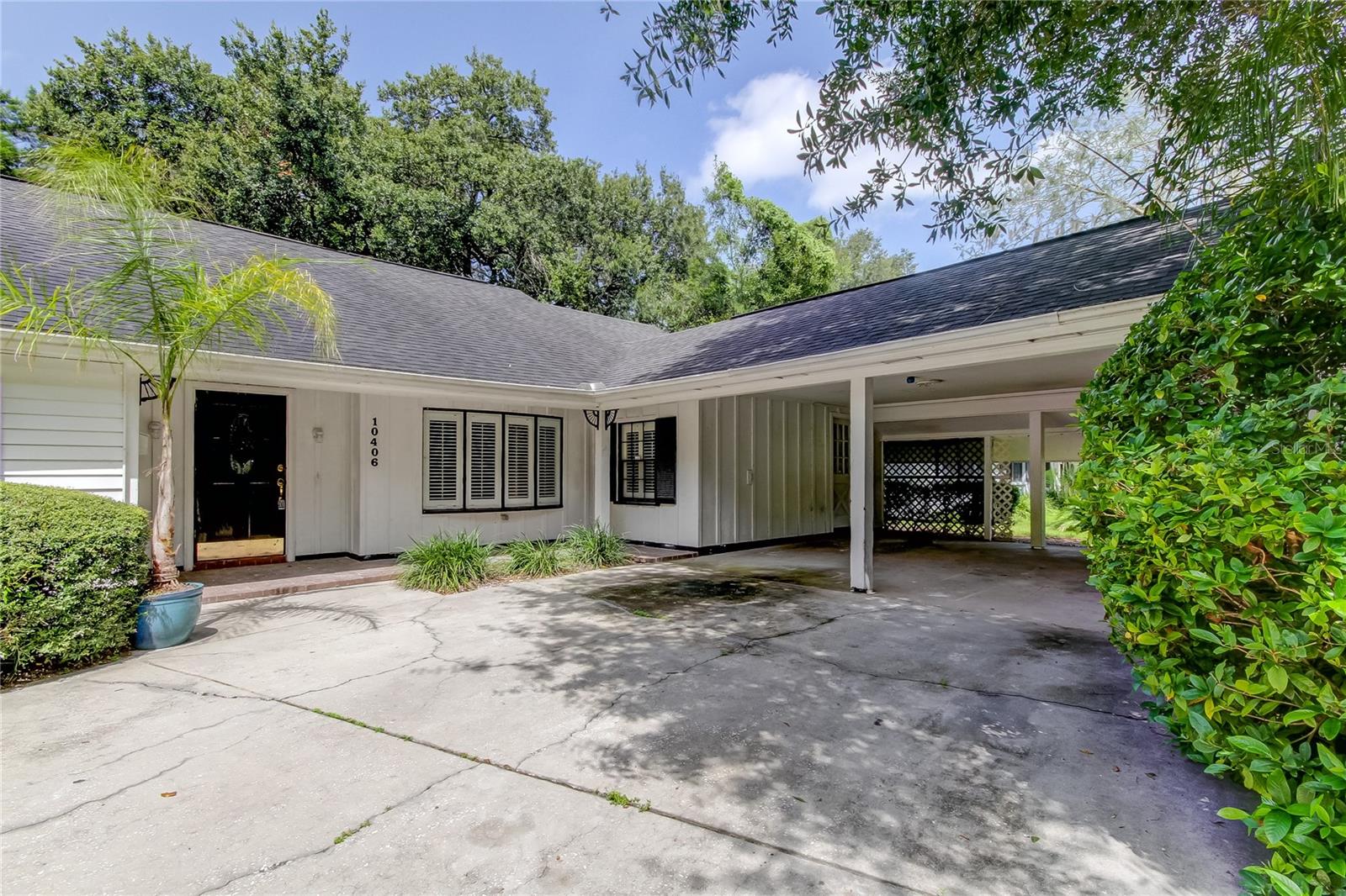 Photo of 10406 RECLINATA LANE TAMPA FL 33618