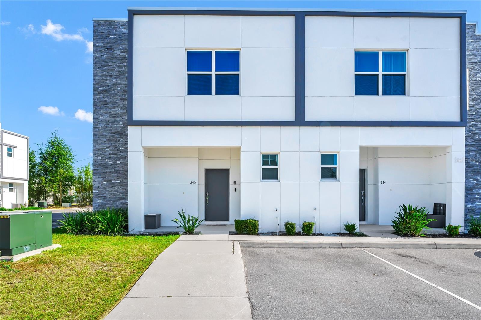 Photo of 240 FAMAGUSTA DRIVE DAVENPORT FL 33896