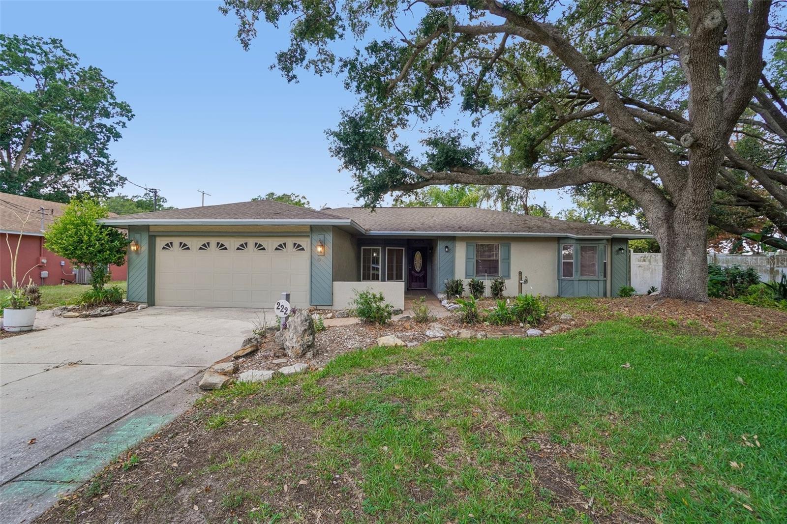 Photo of 222 LAKEVIEW DRIVE AUBURNDALE FL 33823