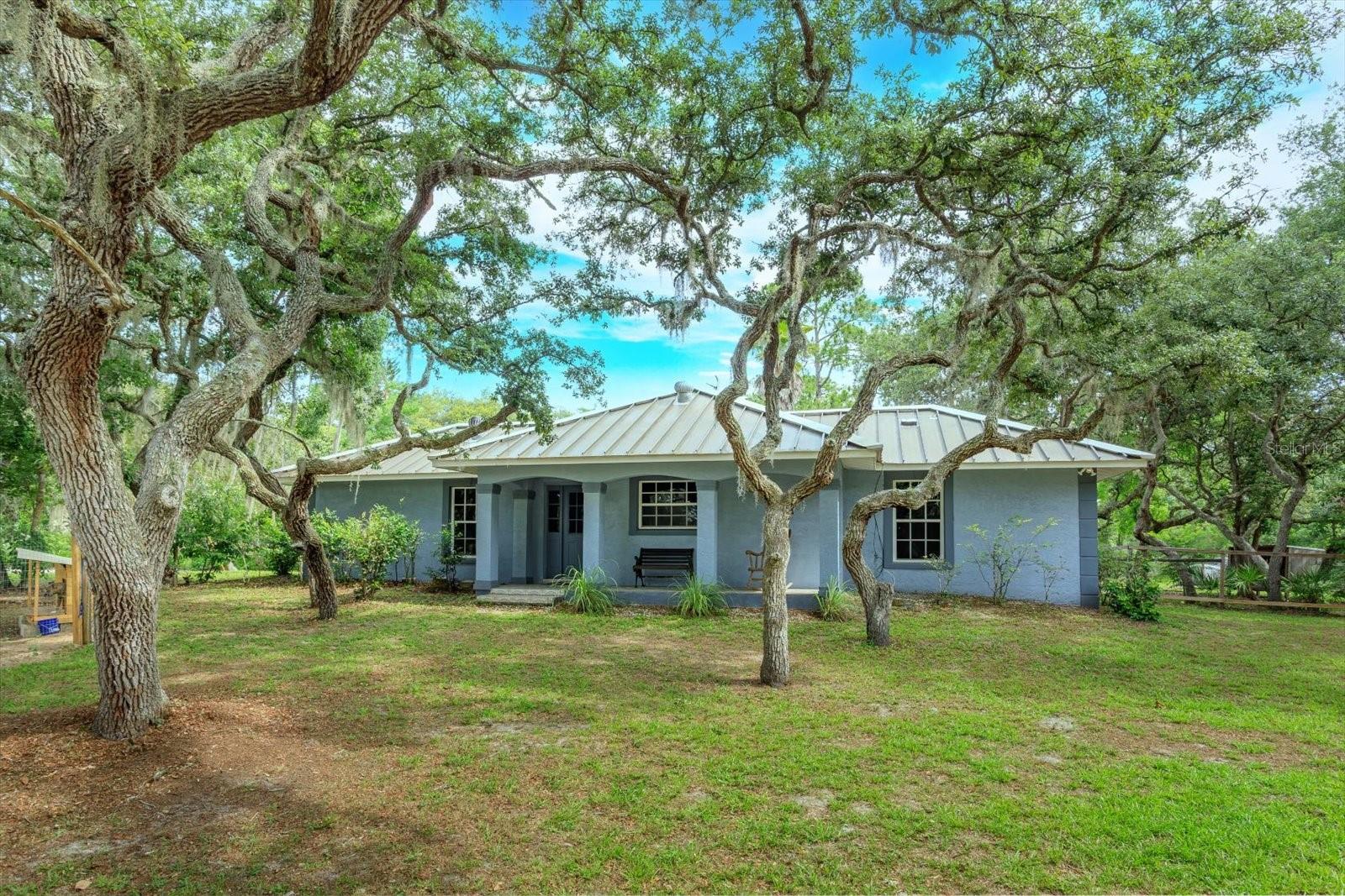 Photo of 17249 HOLLY COURT UMATILLA FL 32784
