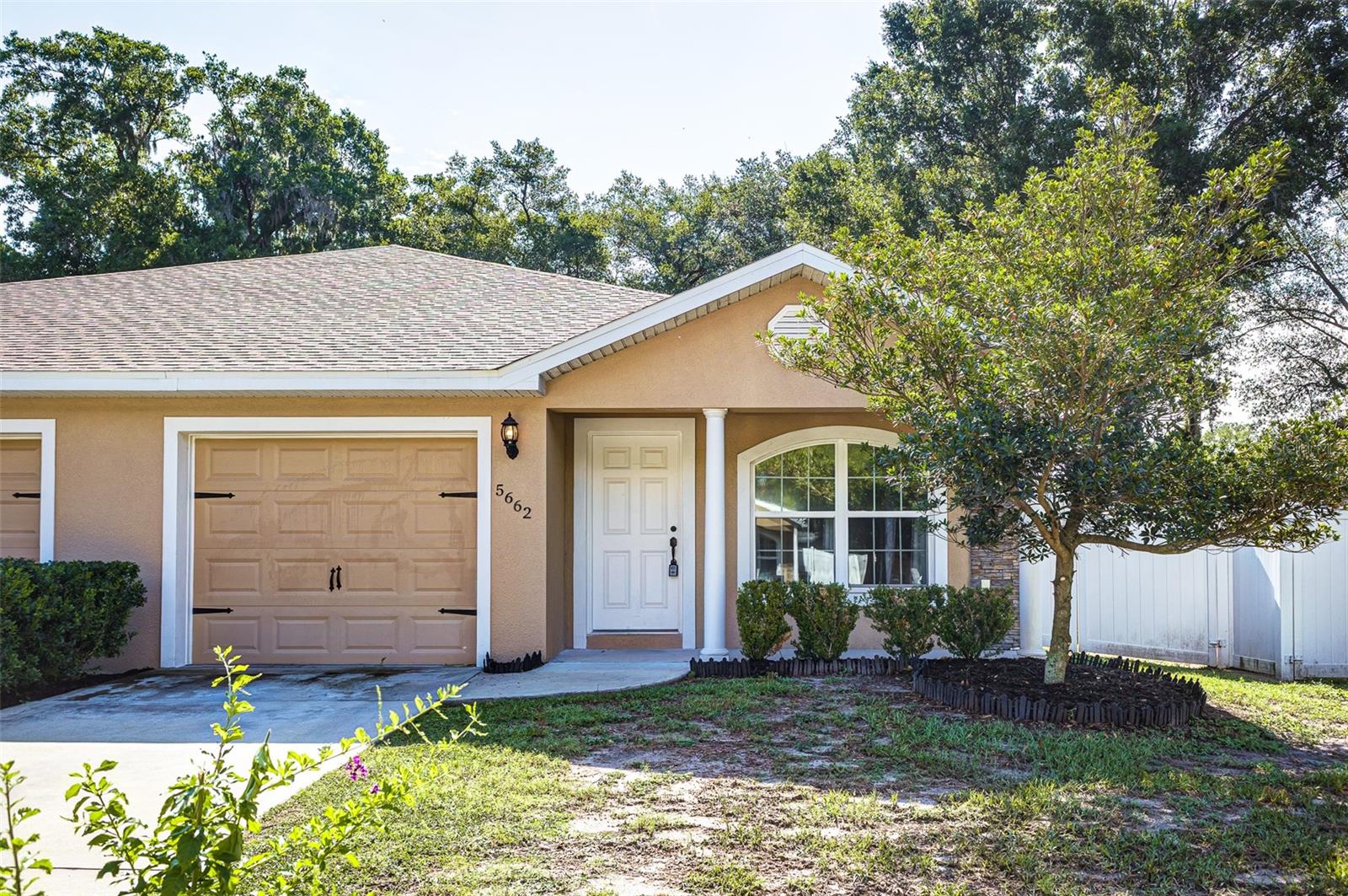 Photo of 5662 TOWER PALMS LANE LAKELAND FL 33811