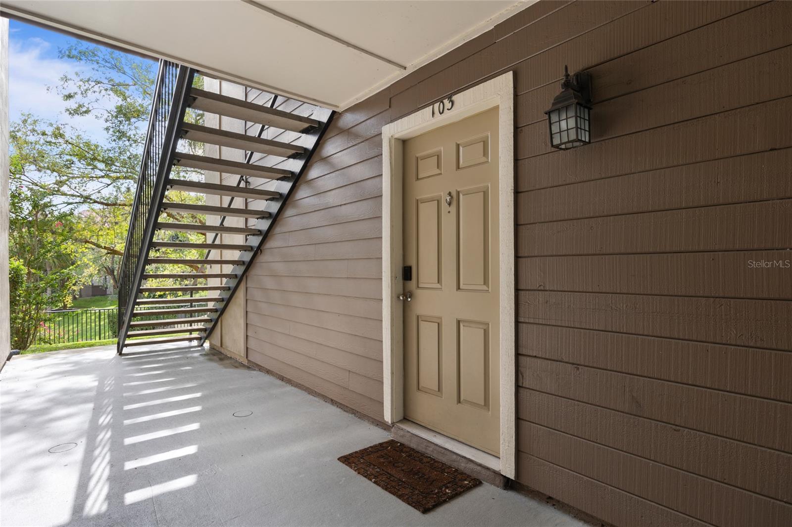 Photo of 241 AFTON SQUARE #103 ALTAMONTE SPRINGS FL 32714