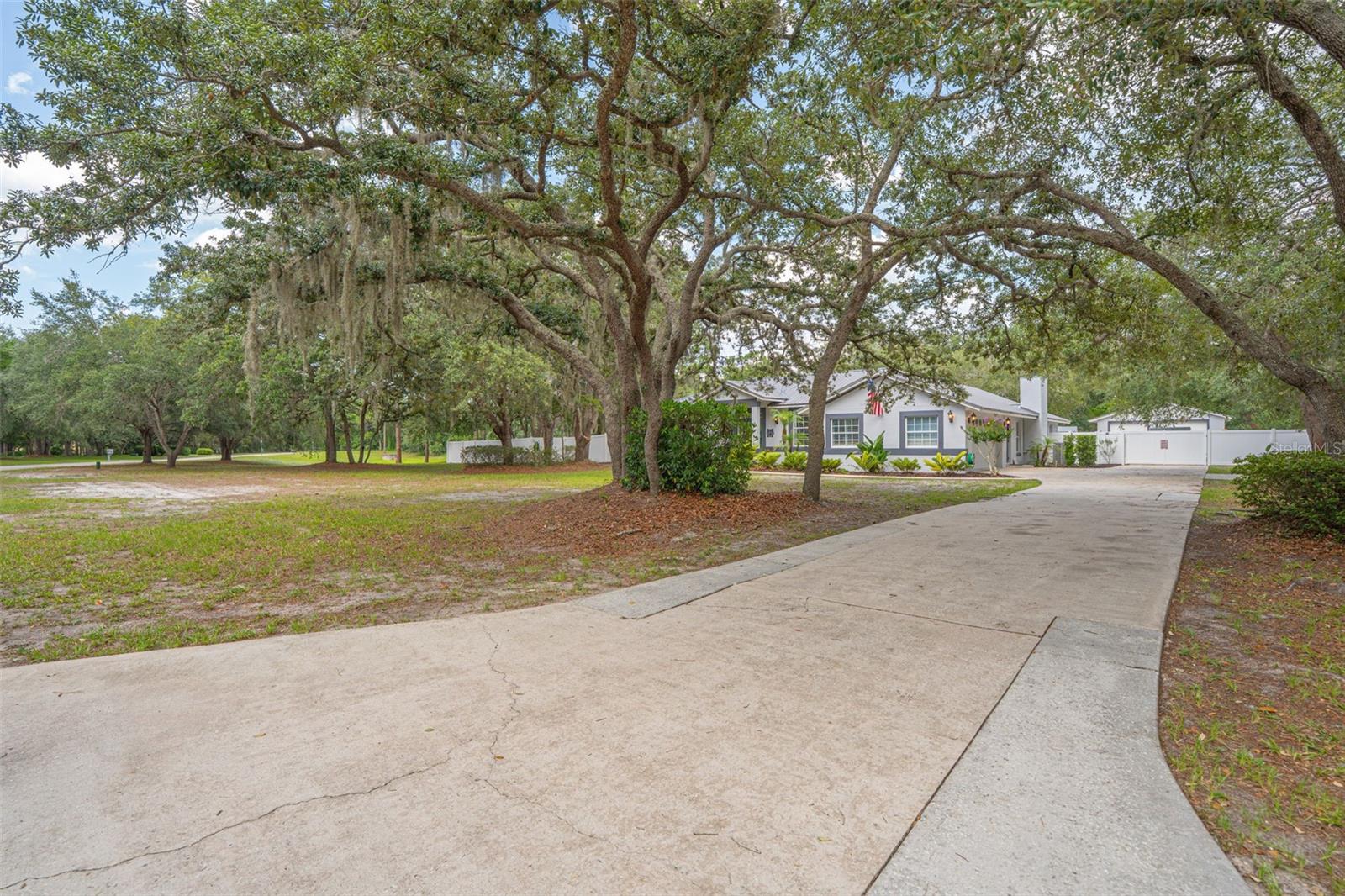 Photo of 361 LAKE LENELLE DRIVE CHULUOTA FL 32766