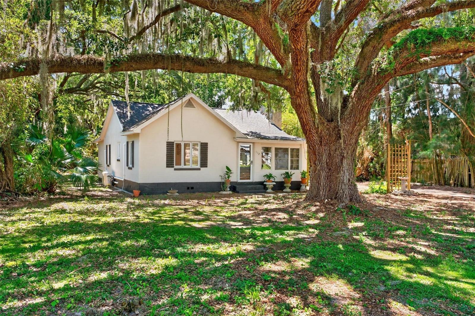 Photo of 112 N LAKE AVENUE LEESBURG FL 34748