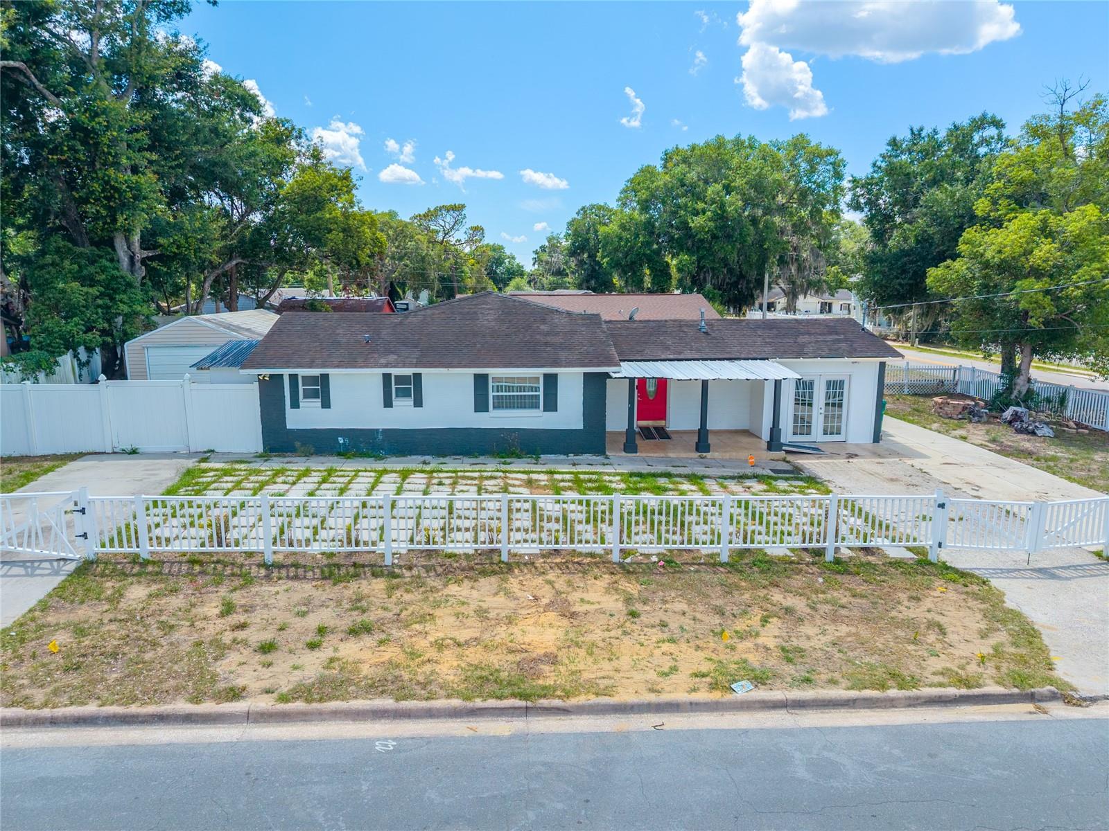 Photo of 1230 E 1ST AVENUE MOUNT DORA FL 32757