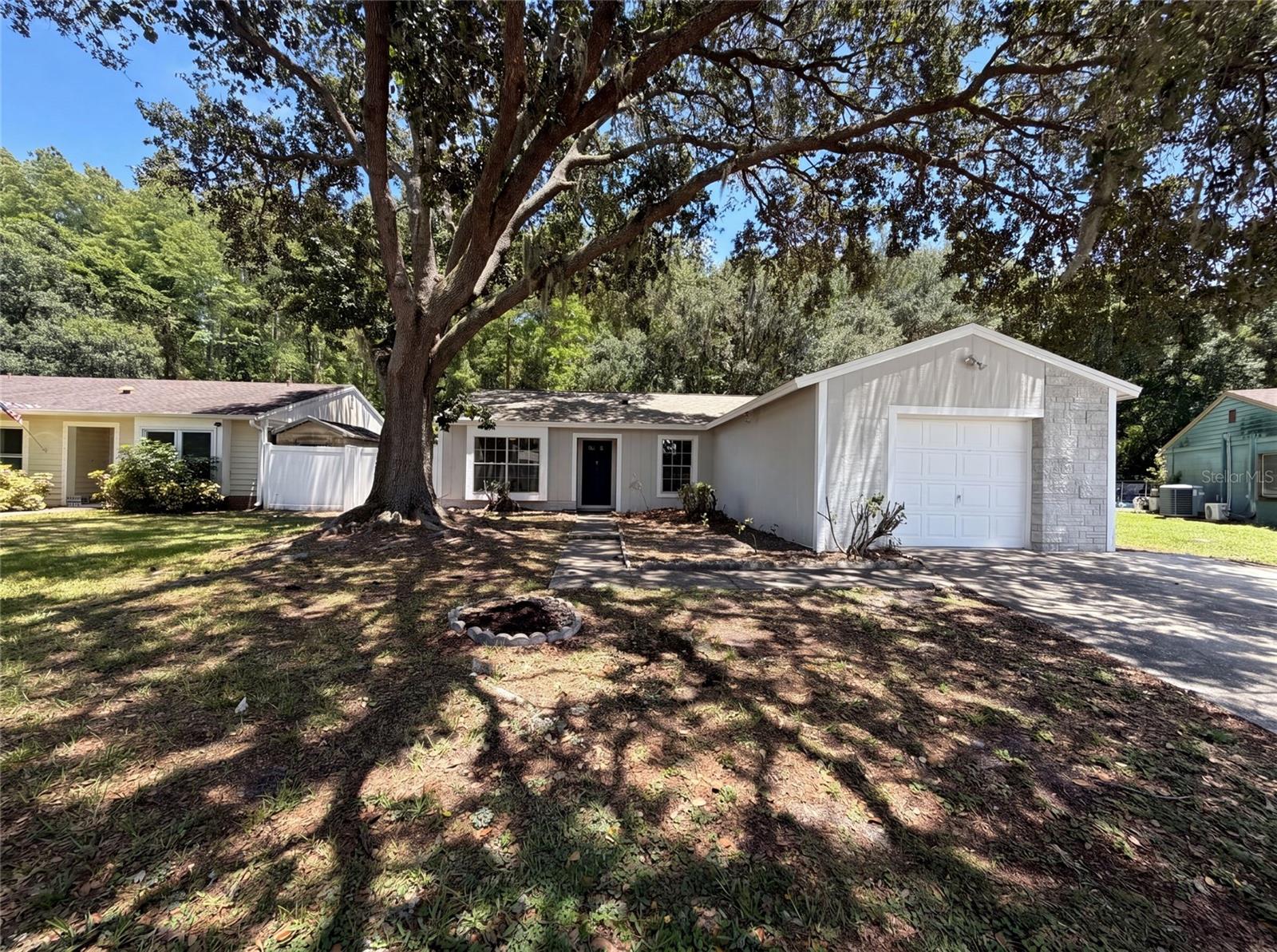Photo of 5720 KNEELAND LANE TAMPA FL 33625