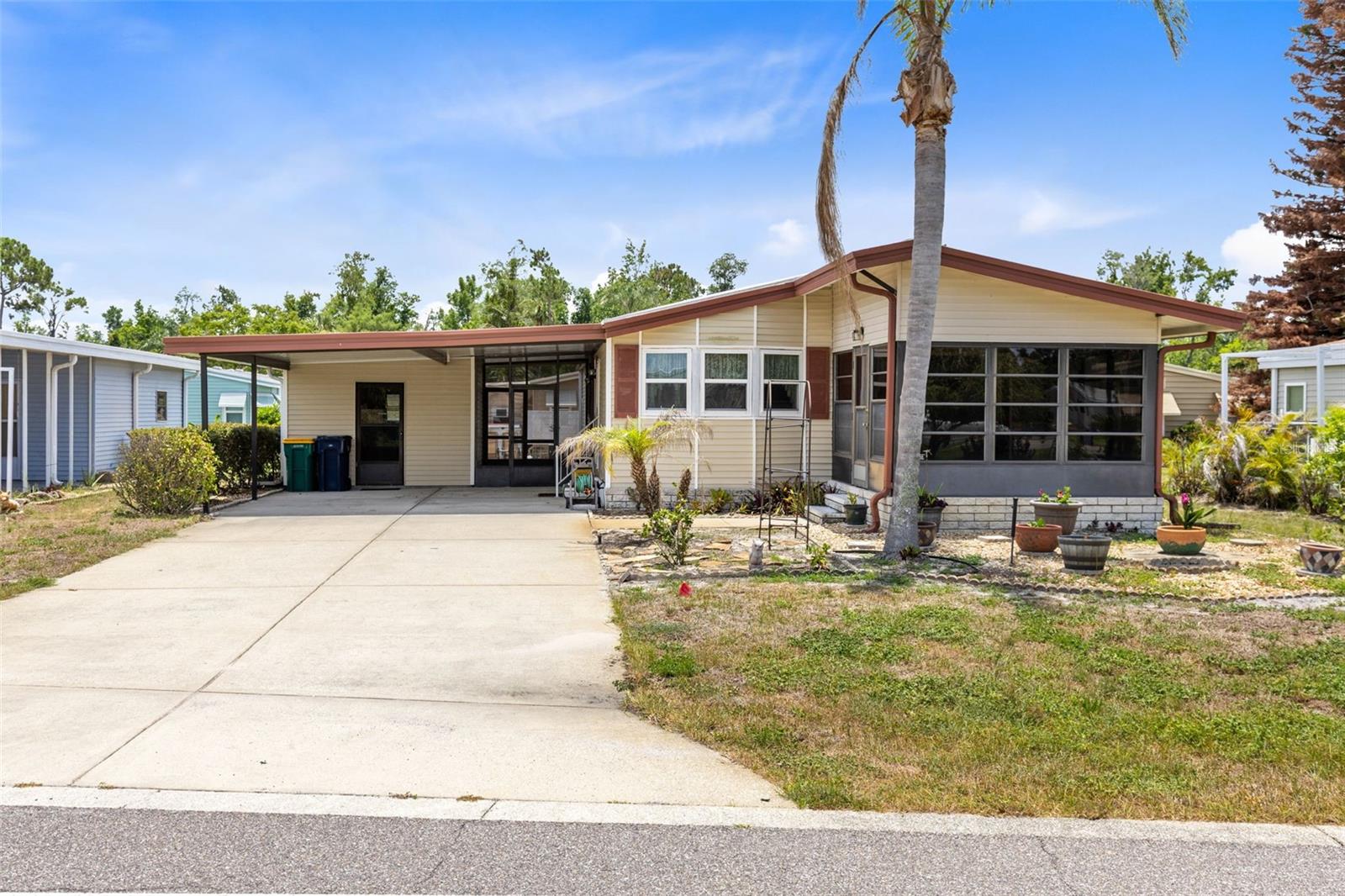 Photo of 3217 RAINBOW ROAD TAVARES FL 32778