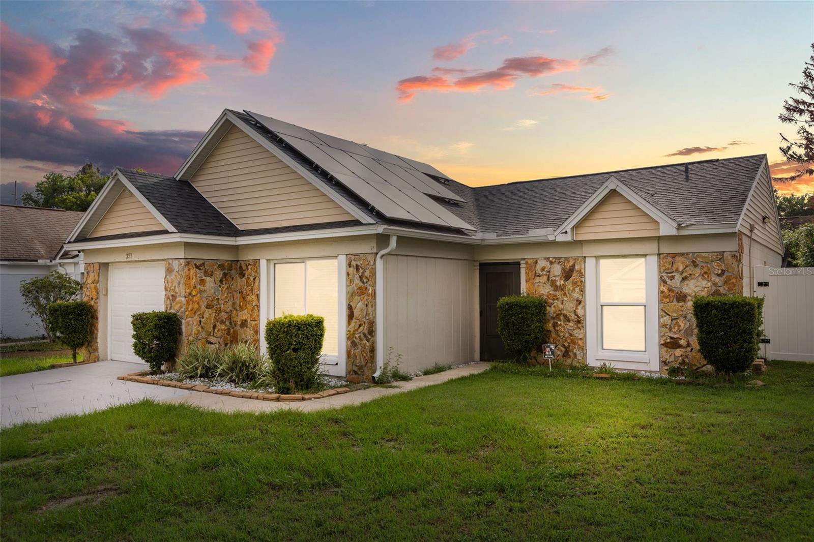Photo of 327 N CERVIDAE DRIVE APOPKA FL 32703