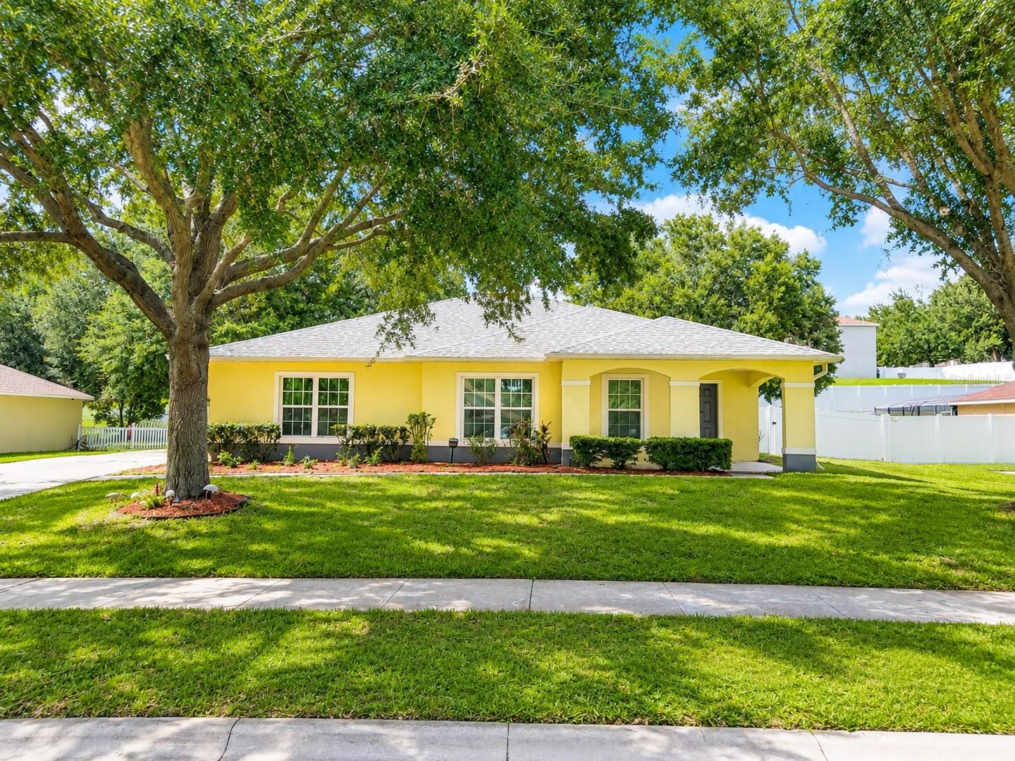 Photo of 2742 GRASSMOOR LOOP APOPKA FL 32712