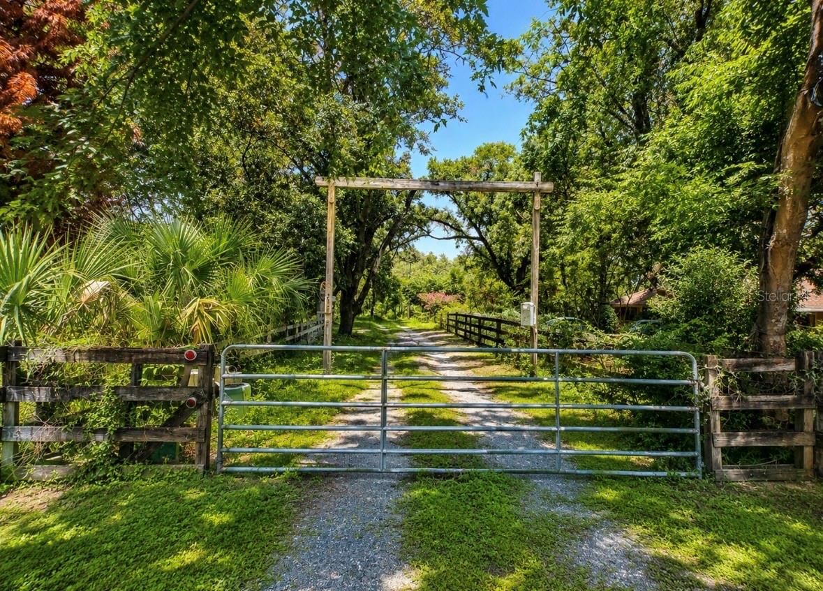 Photo of LAZY ACRES LANE LONGWOOD FL 32750