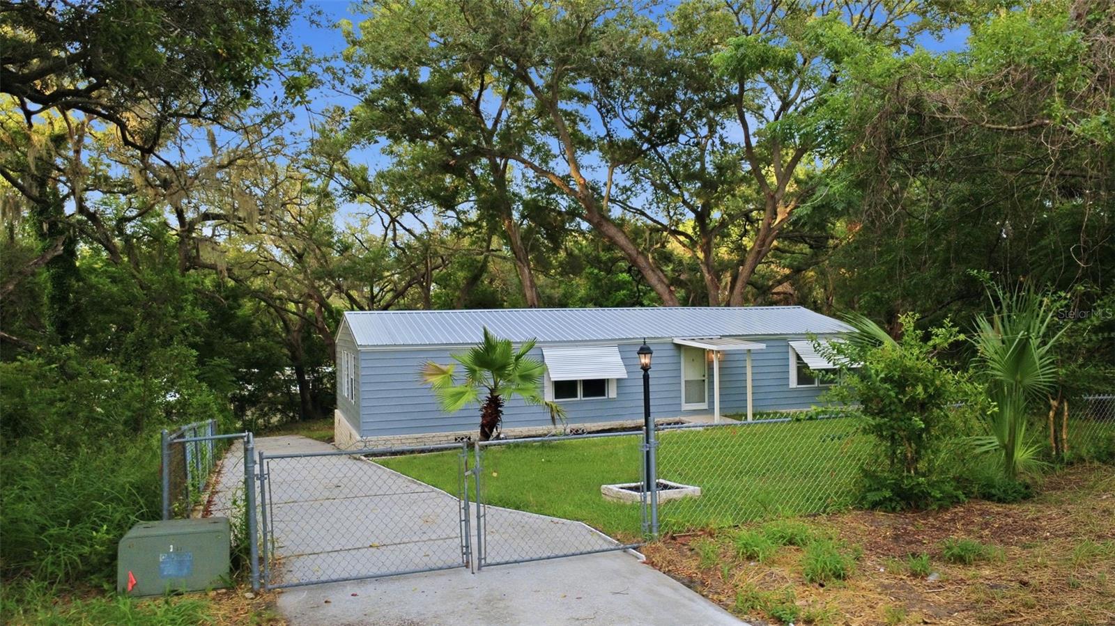 Photo of 403 ACORN CIRCLE FRUITLAND PARK FL 34731