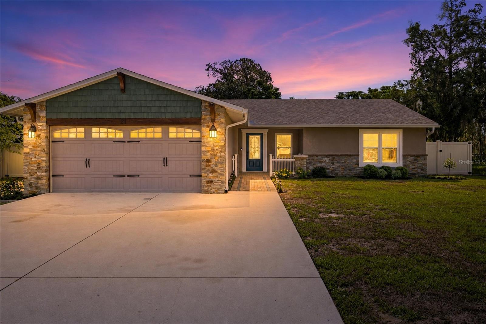 Photo of 21 OAK COURT EUSTIS FL 32726