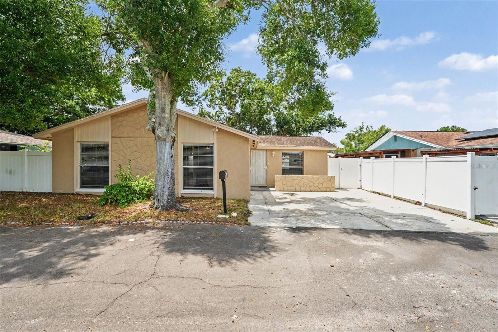 Photo of 6404 FREEDOM COURT TAMPA FL 33634