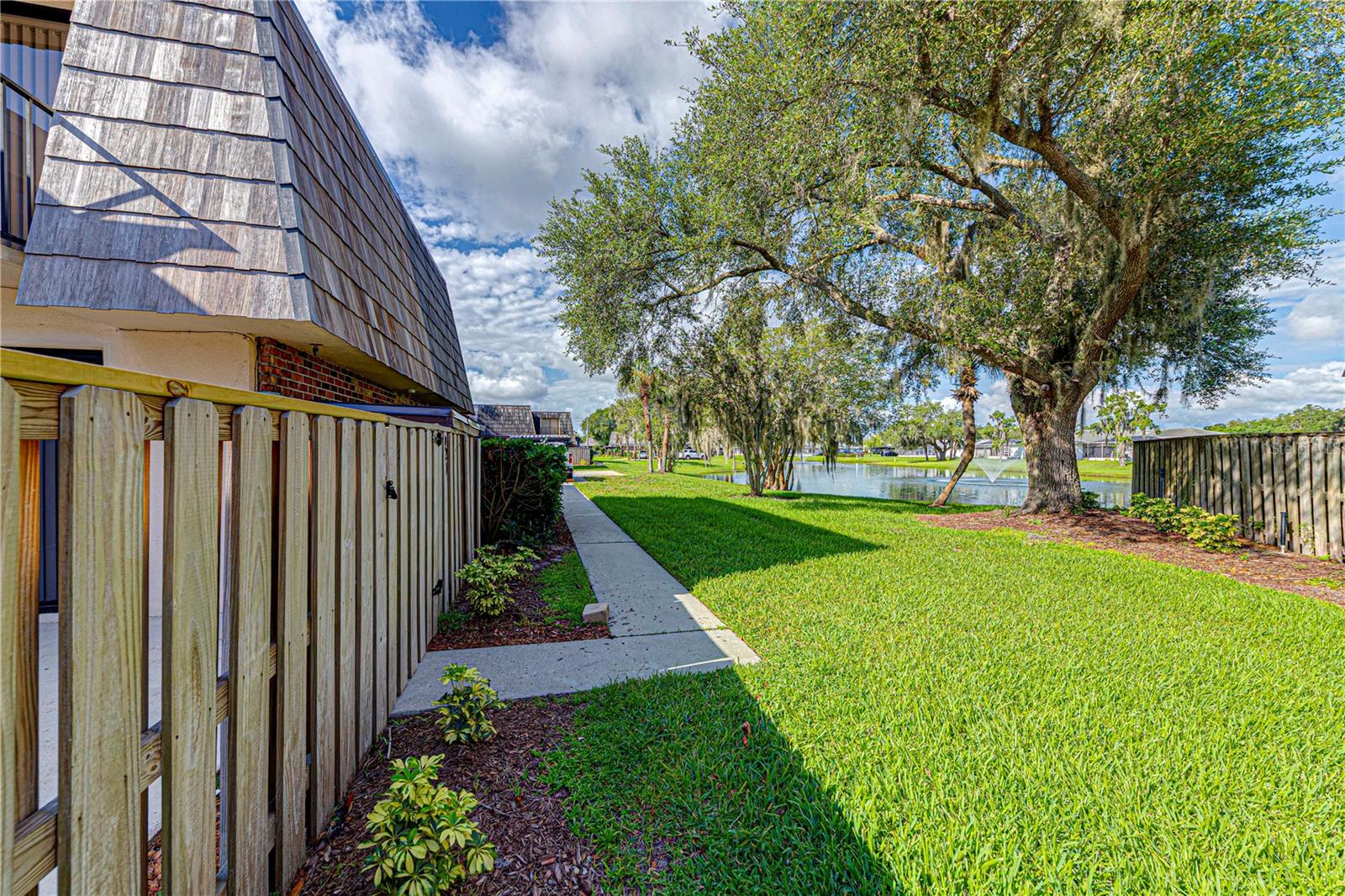Photo of 921 ROYAL OAK BOULEVARD LEESBURG FL 34748