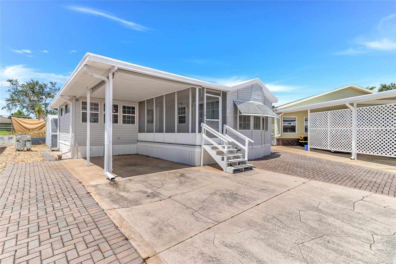 Photo of 300 SKY CREST LOOP DAVENPORT FL 33837