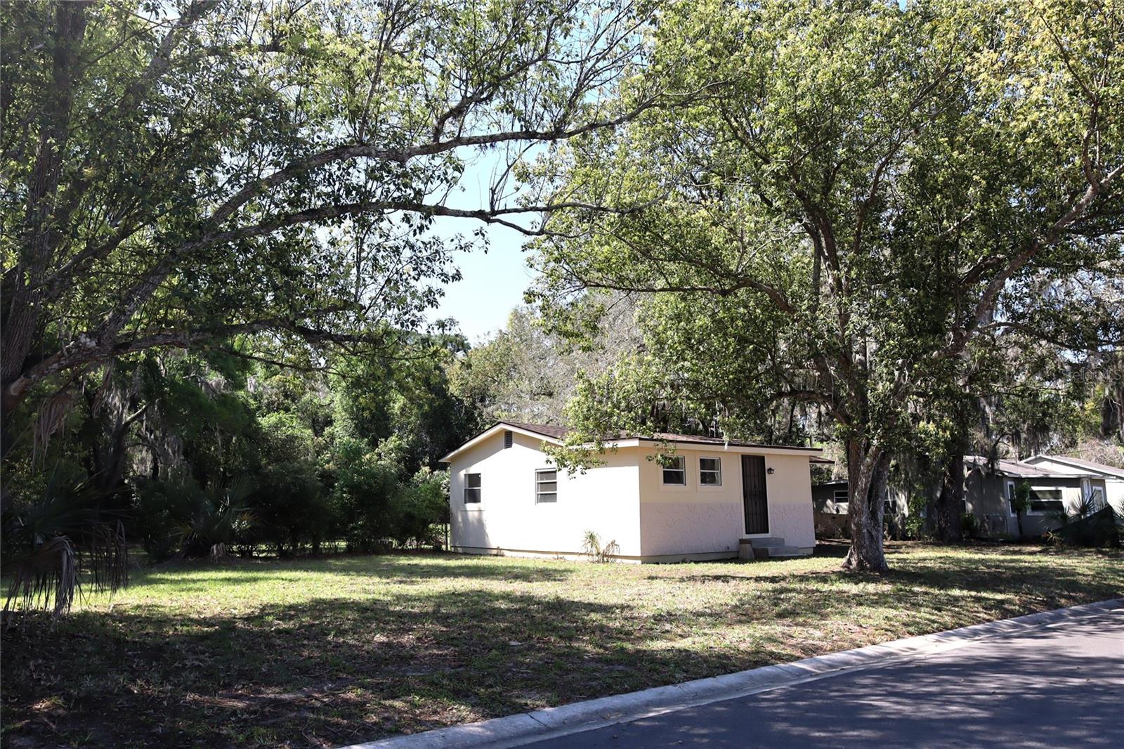 Photo of 2024 DIXIE AVENUE EUSTIS FL 32726