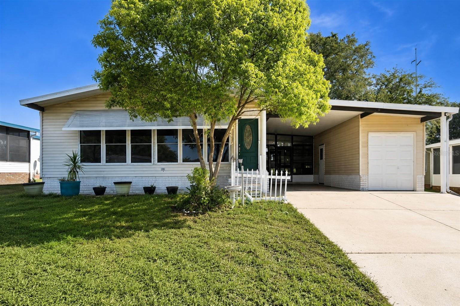 Photo of 1787 W SCHWARTZ BOULEVARD LADY LAKE FL 32159