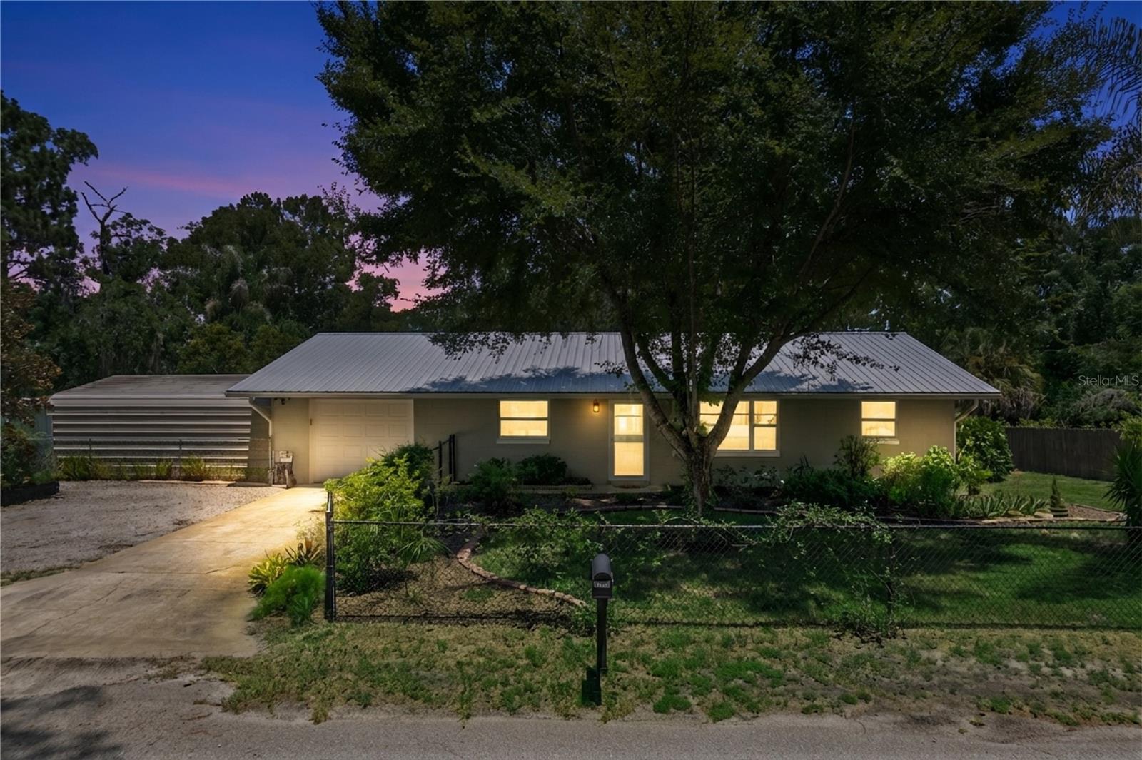 Photo of 37400 SAINT LOUIS AVENUE UMATILLA FL 32784
