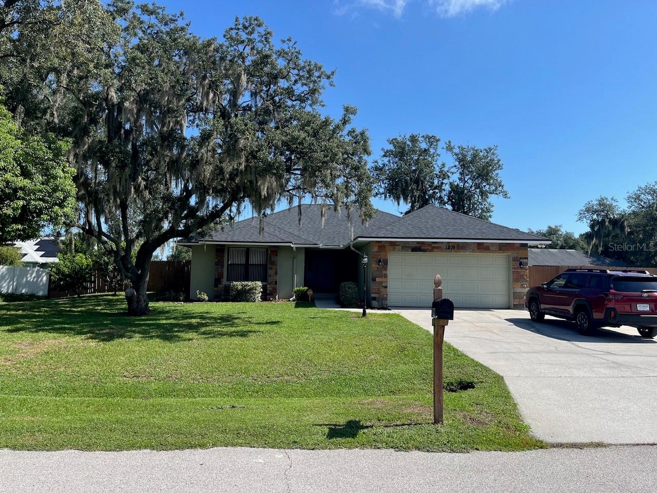 Photo of 1209 LAKE LOOP WINTER HAVEN FL 33880