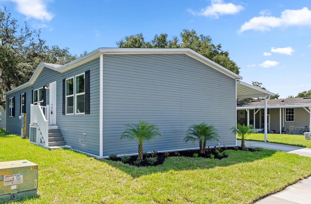 Photo of 25124 HUCKLEBERRY WAY ASTATULA FL 34705
