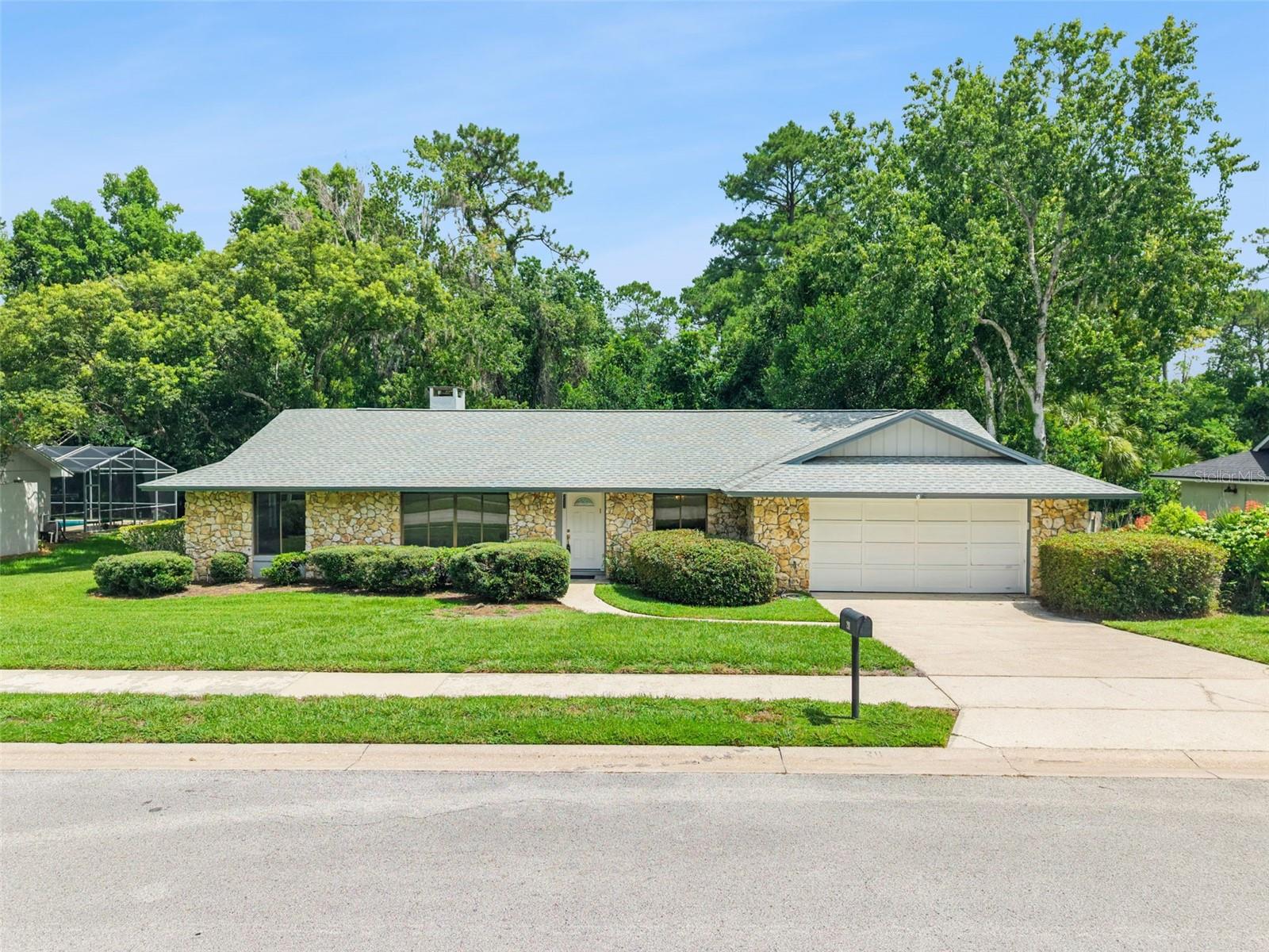 Photo of 211 HICKORY DRIVE LONGWOOD FL 32779
