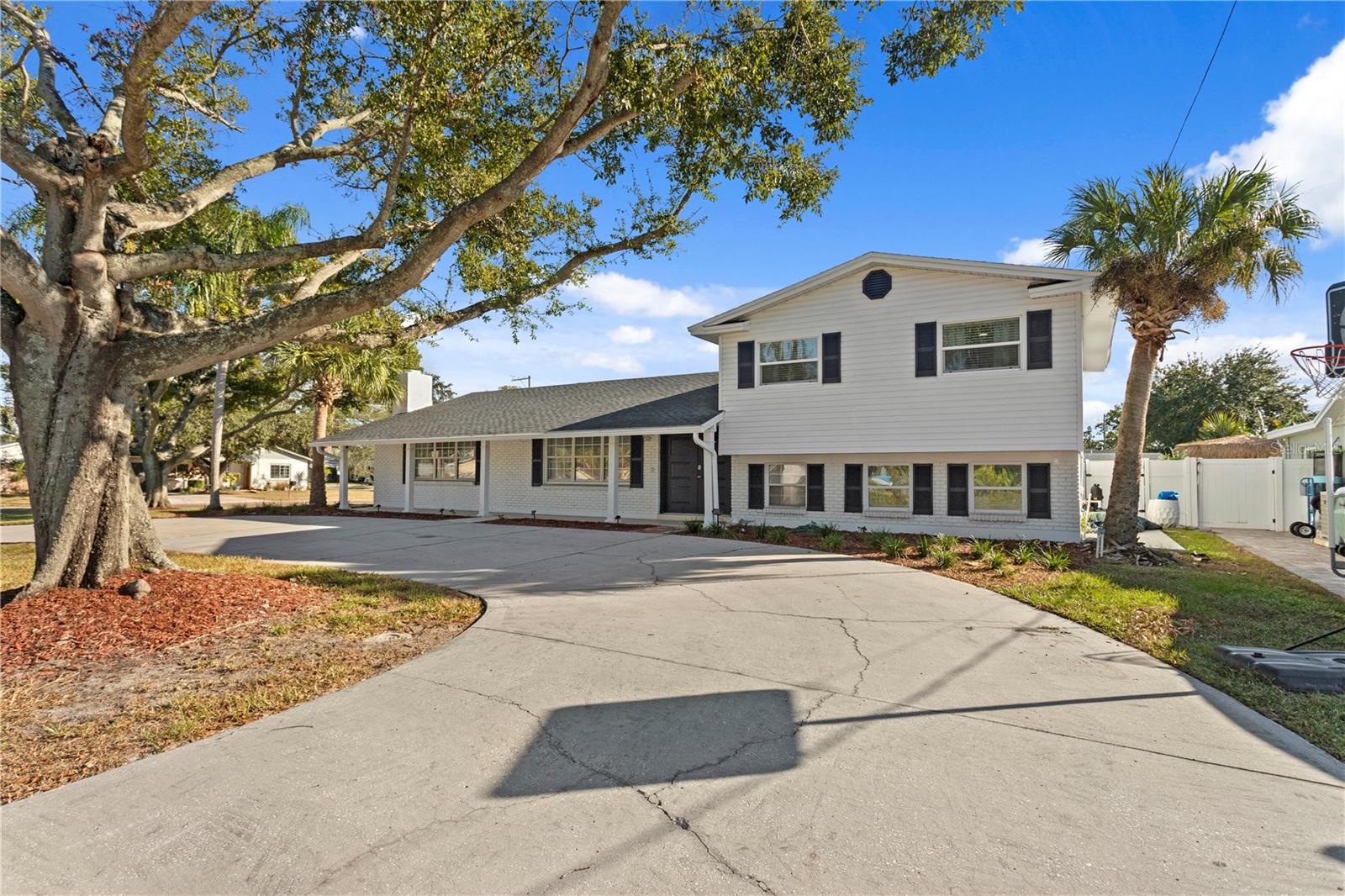 Photo of 8702 ELMWOOD LANE TAMPA FL 33615