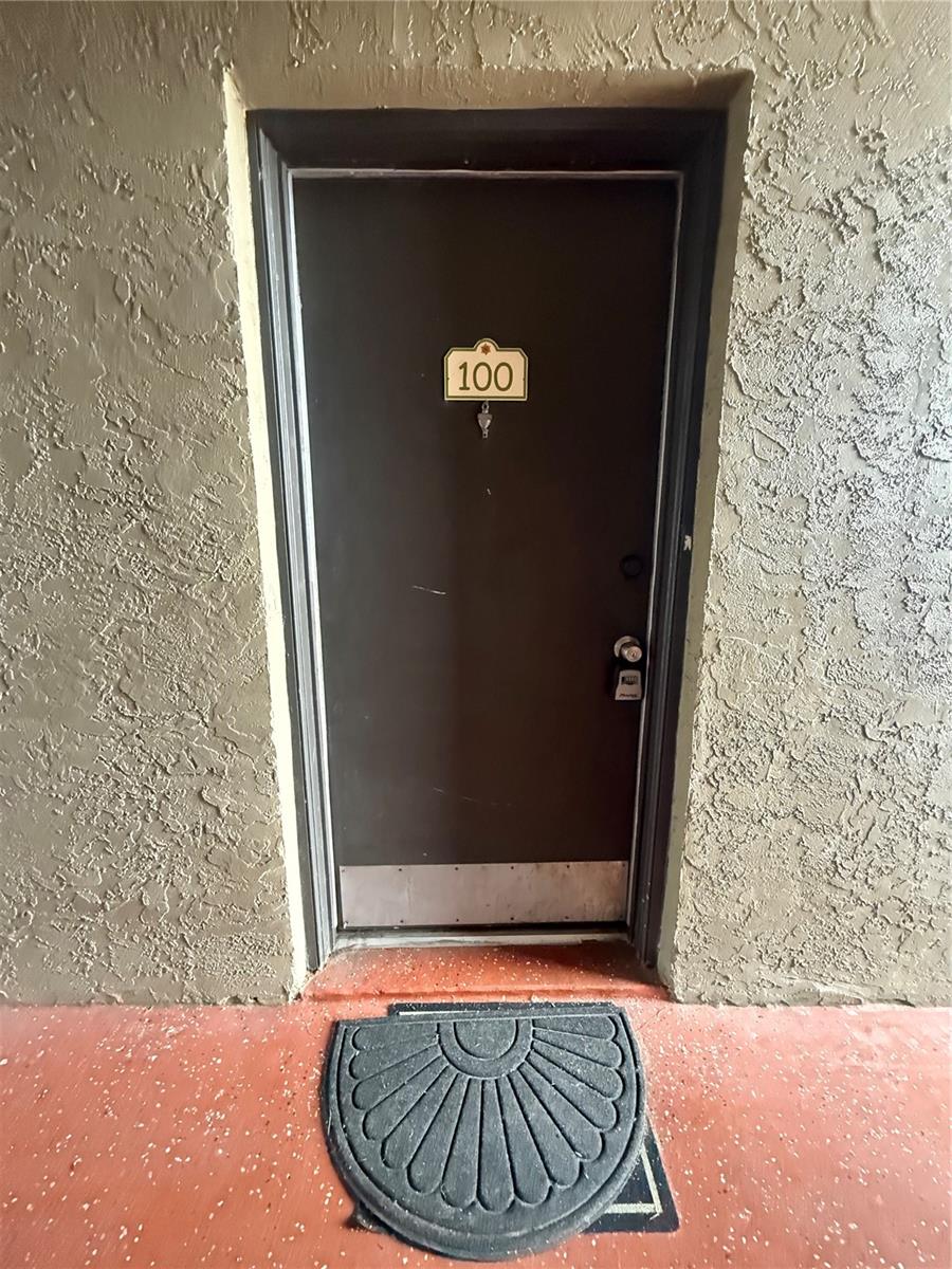 Photo of 305 WYMORE ROAD #100 ALTAMONTE SPRINGS FL 32714