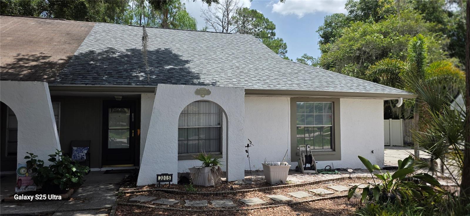 Photo of 3205 LAUREL DALE DRIVE TAMPA FL 33618