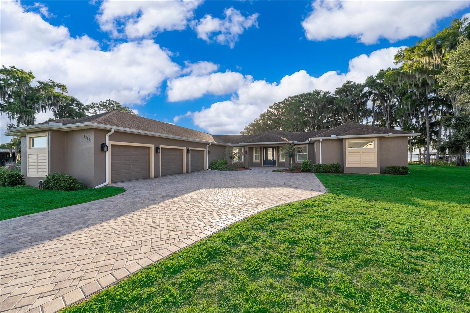 Photo of 12131 EAGLES POINT COURT GRAND ISLAND FL 32735