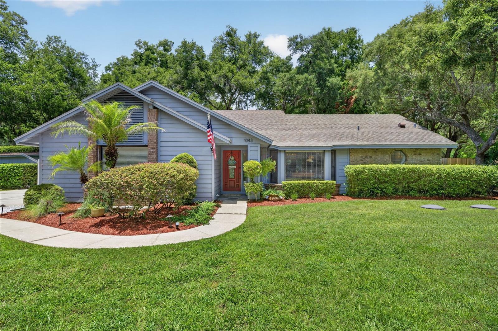 Photo of 1043 LAKESIDE DRIVE APOPKA FL 32712