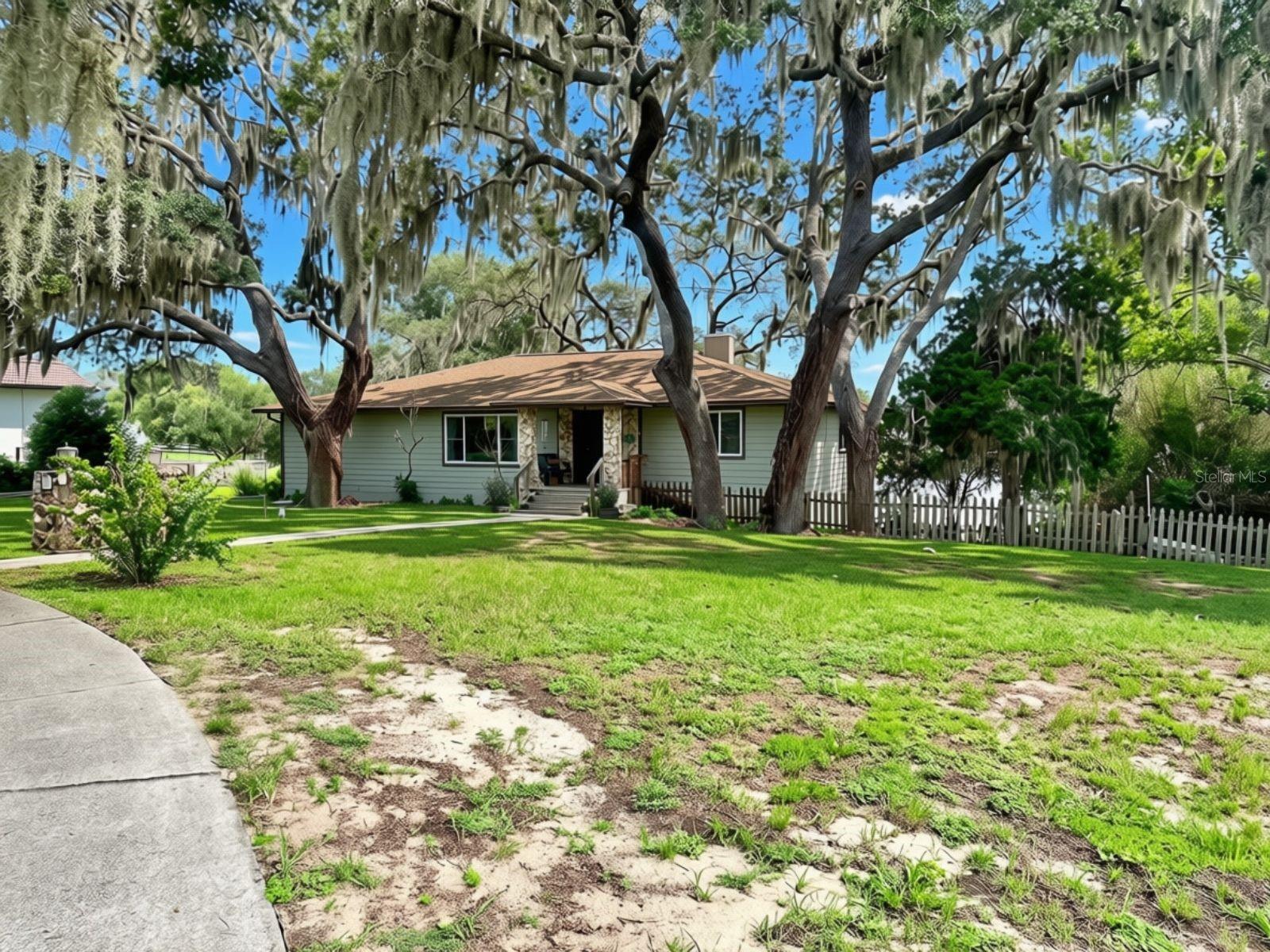 Photo of 10844 POINCIANA DRIVE CLERMONT FL 34711